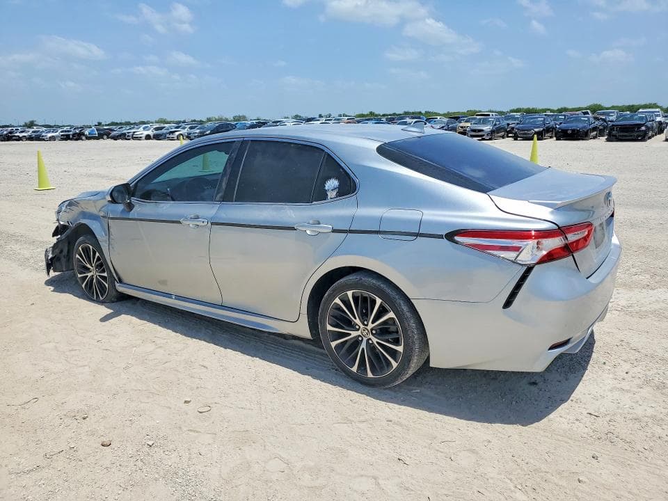 2020 TOYOTA CAMRY SE 2