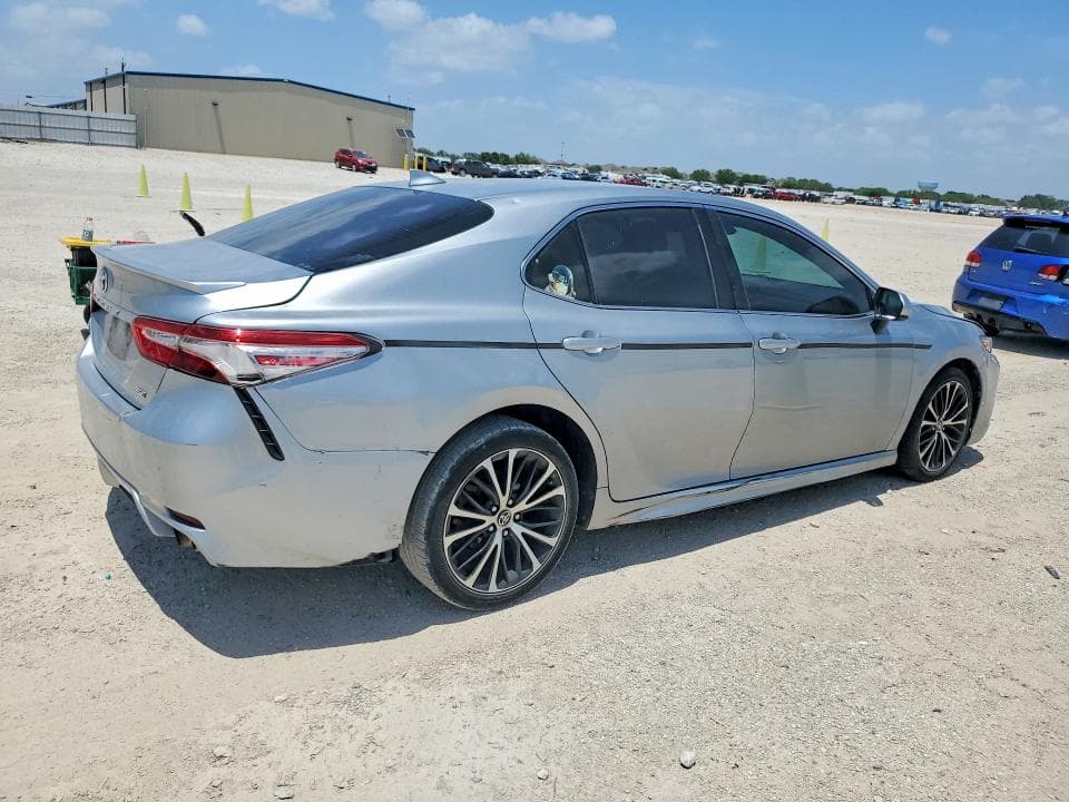 2020 TOYOTA CAMRY SE 3