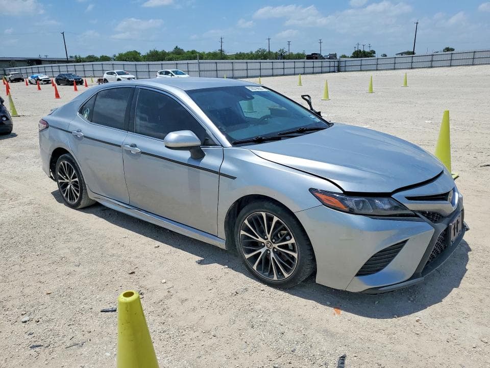 2020 TOYOTA CAMRY SE 4