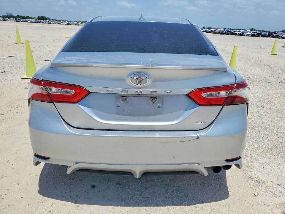 2020 TOYOTA CAMRY SE 6