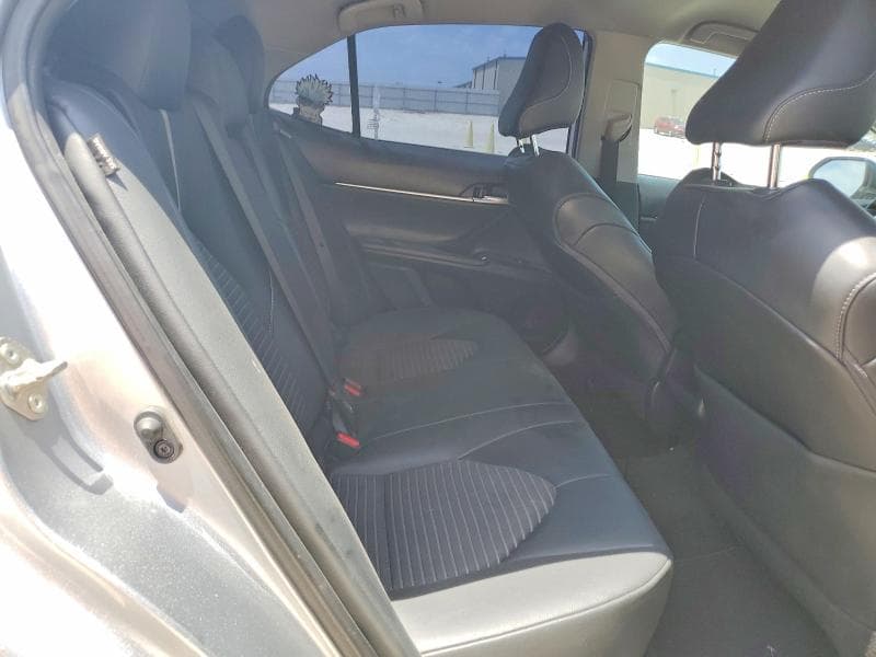 2020 TOYOTA CAMRY SE 10