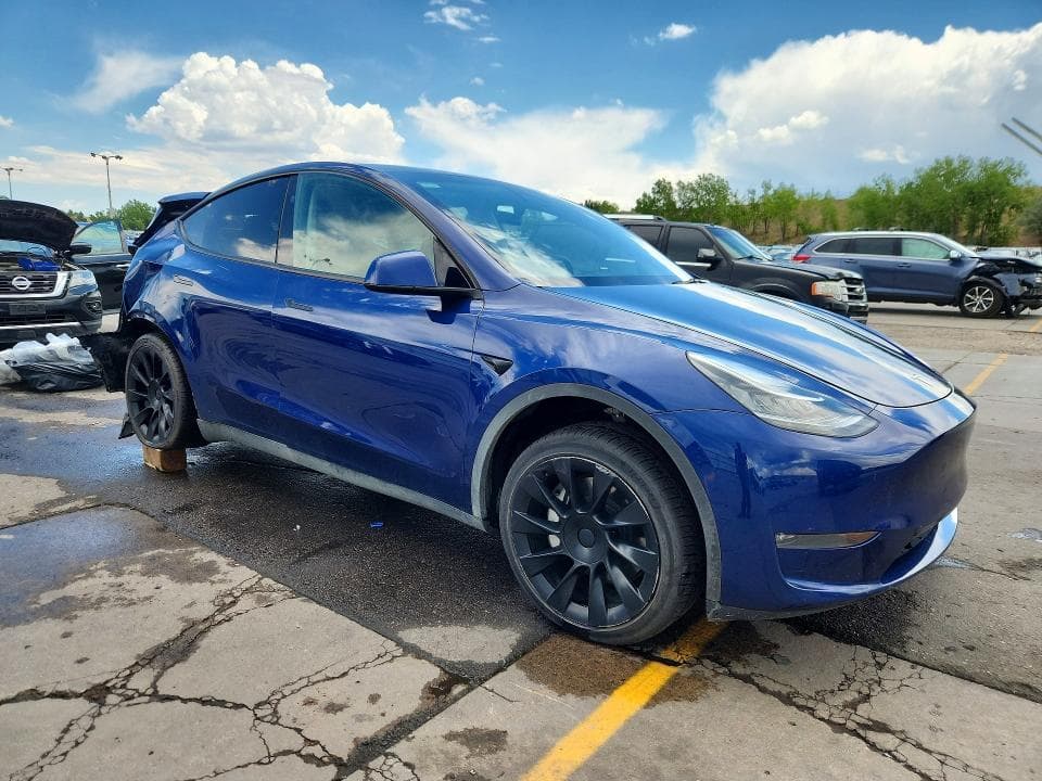 2023 TESLA MODEL Y 4