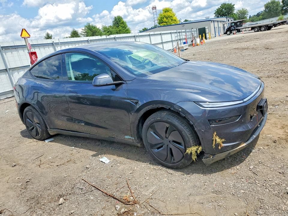 2026 TESLA MODEL Y 4