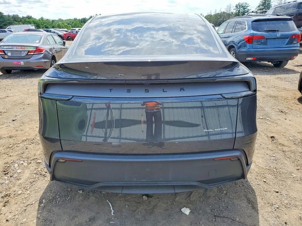 2026 TESLA MODEL Y 6