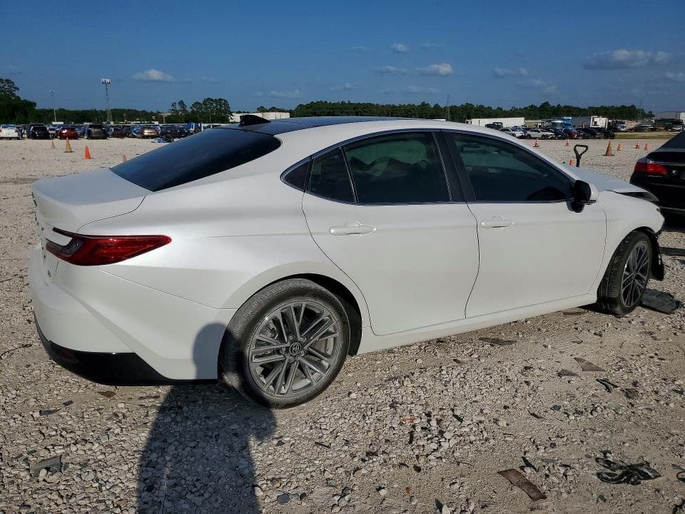 2025 TOYOTA CAMRY XLE 3