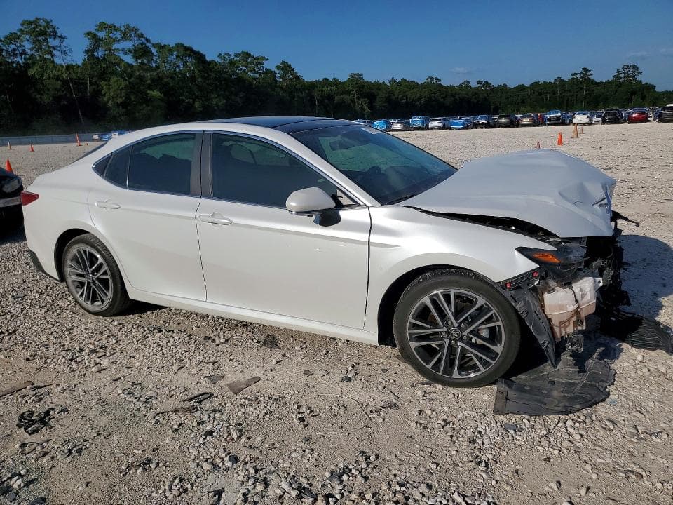 2025 TOYOTA CAMRY XLE 4