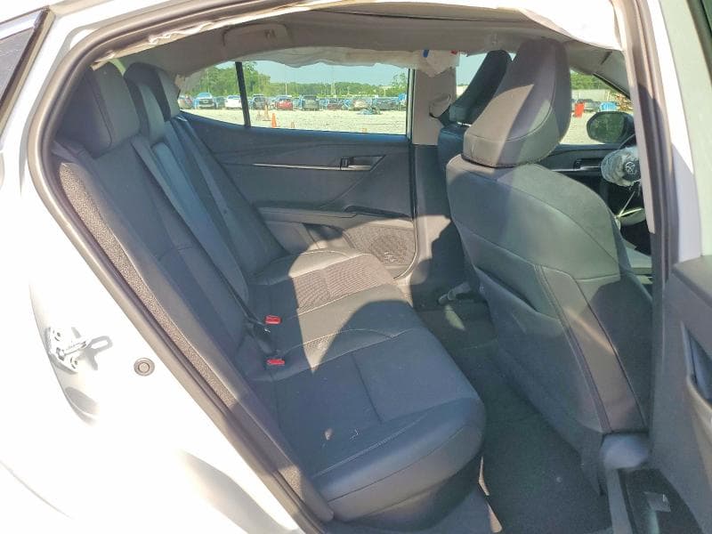 2025 TOYOTA CAMRY XLE 10