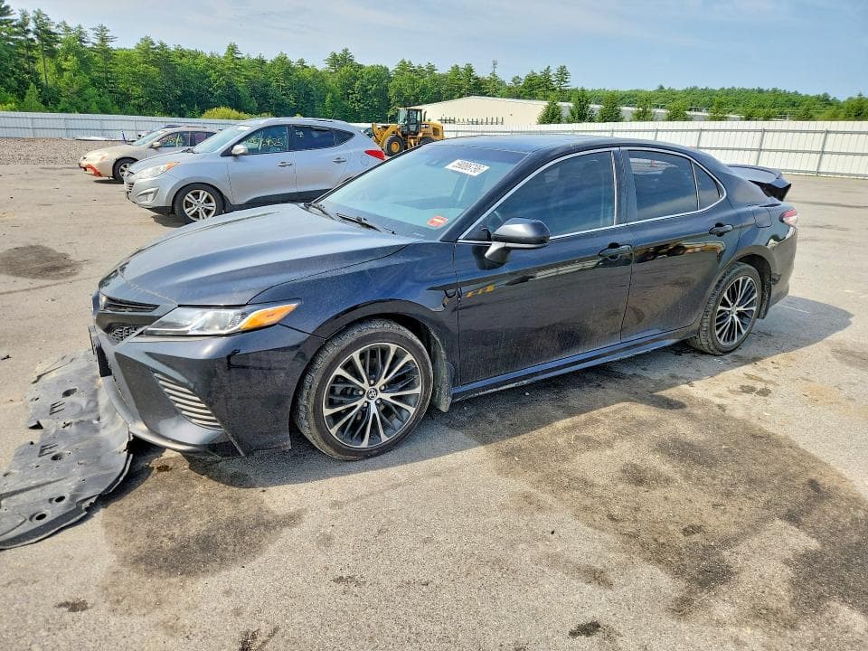 2018 TOYOTA CAMRY SE