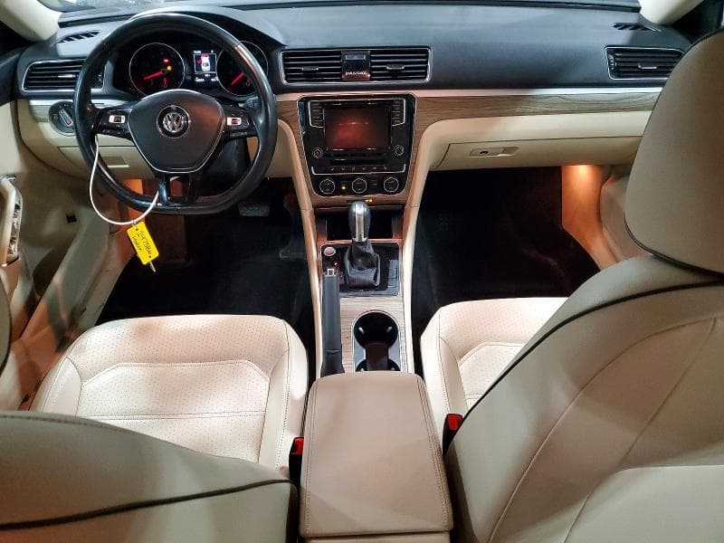 2018 VOLKSWAGEN PASSAT SE SE 8