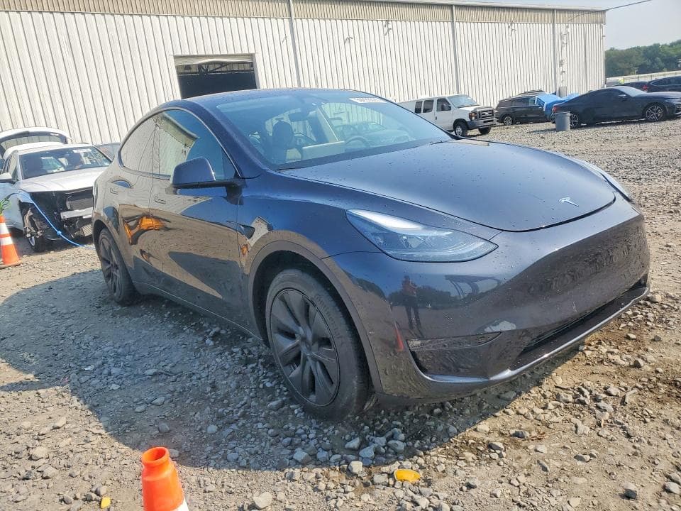 2024 TESLA MODEL Y 4