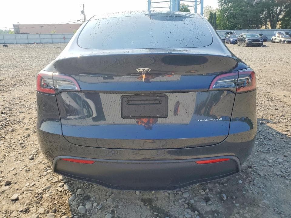 2024 TESLA MODEL Y 6