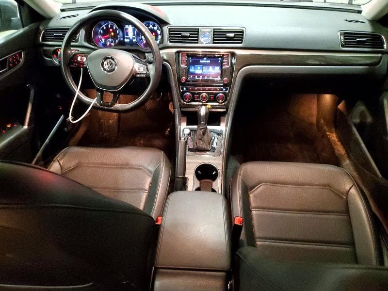 2017 VOLKSWAGEN PASSAT SE SE 8