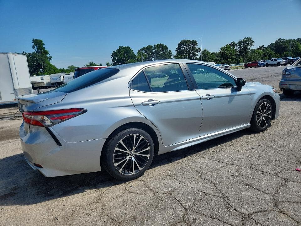 2018 TOYOTA CAMRY SE SE 3