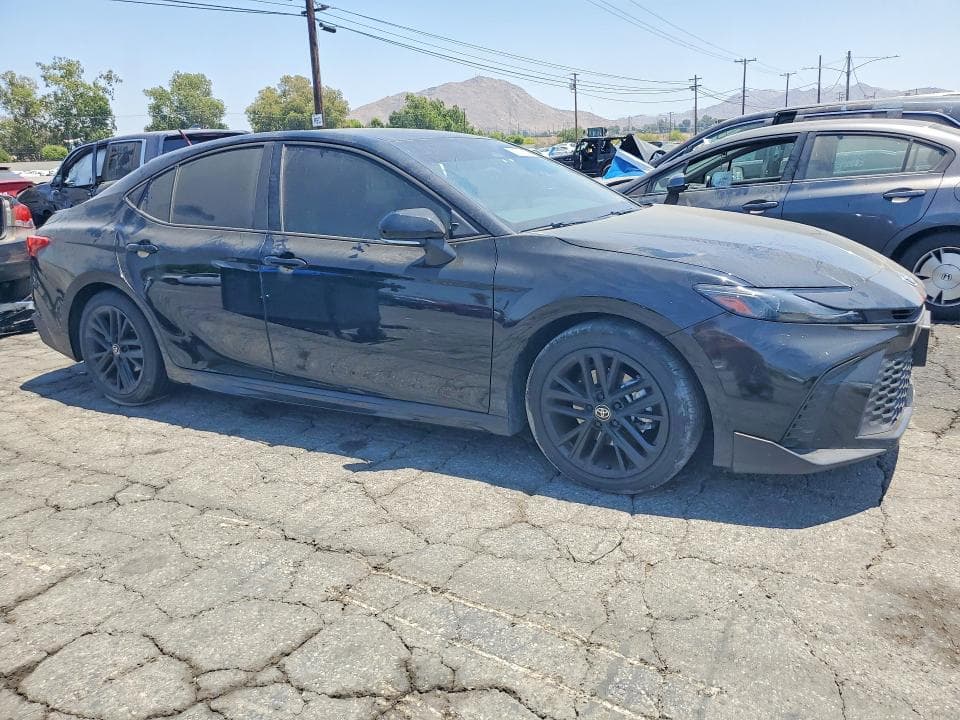 2025 TOYOTA CAMRY SE 4