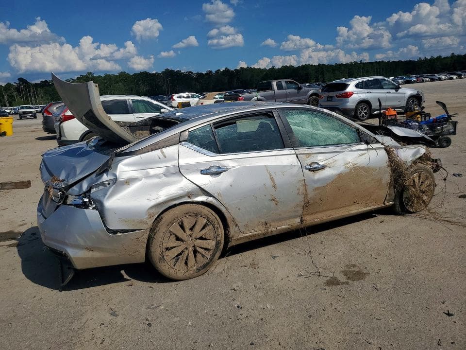 2022 NISSAN ALTIMA SV 3