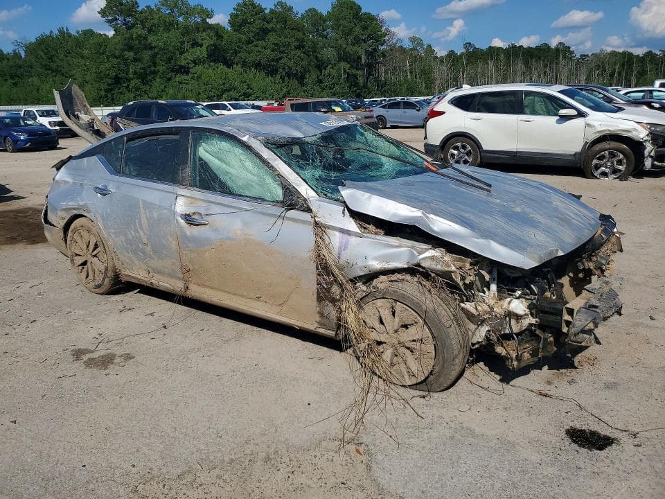 2022 NISSAN ALTIMA SV 4