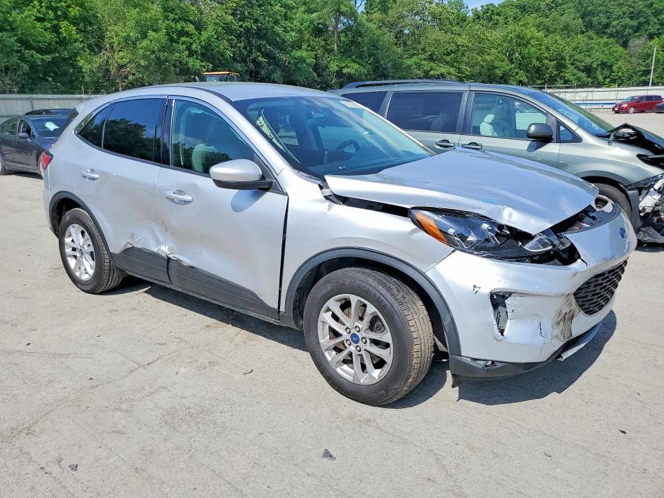 2020 FORD ESCAPE SE 4