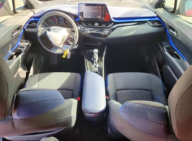 2021 TOYOTA C-HR XLE XLE 8
