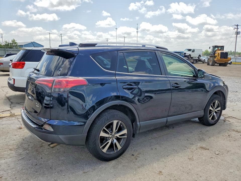 2018 TOYOTA RAV4 XLE 3
