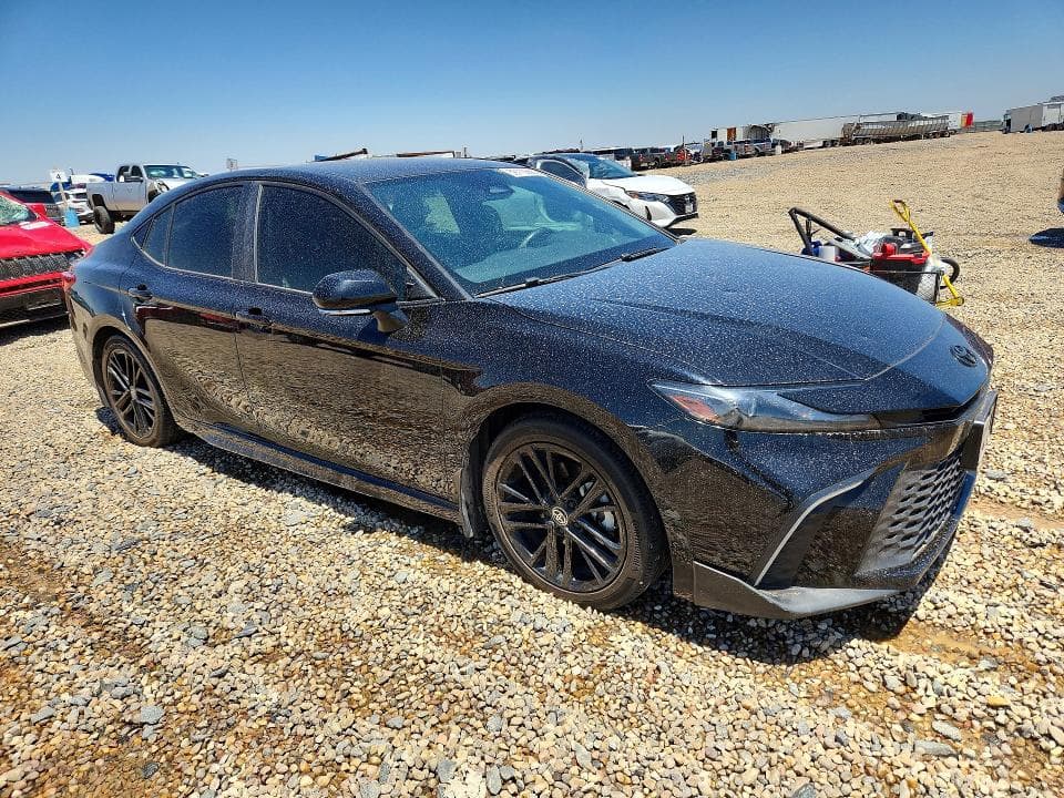 2025 TOYOTA CAMRY SE 4