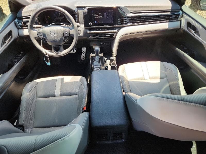 2025 TOYOTA CAMRY SE 8