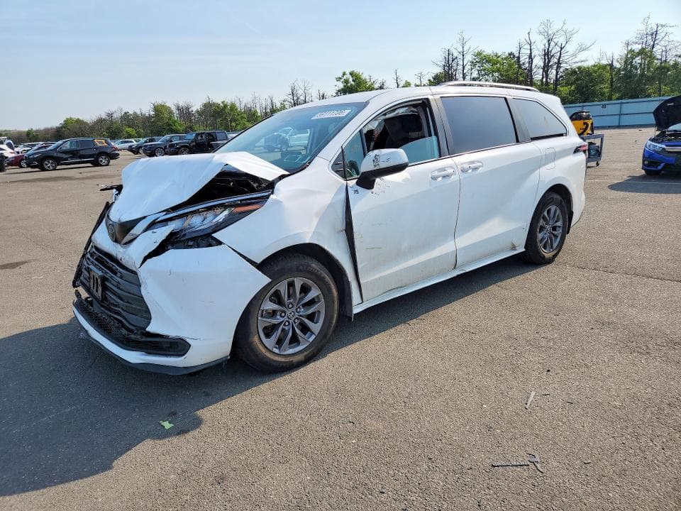 2022 TOYOTA SIENNA LE - 1