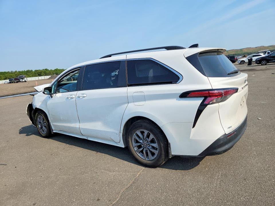 2022 TOYOTA SIENNA LE 2