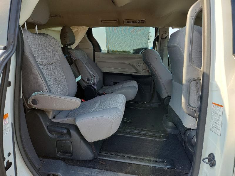 2022 TOYOTA SIENNA LE 11