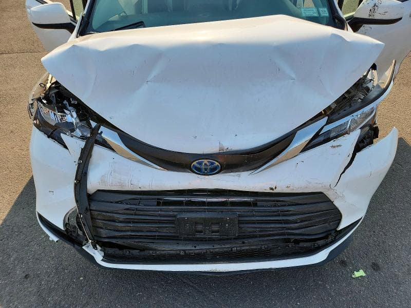 2022 TOYOTA SIENNA LE 12