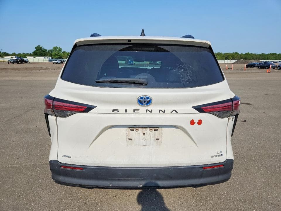 2022 TOYOTA SIENNA LE 6