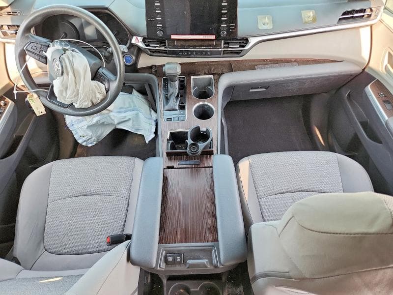 2022 TOYOTA SIENNA LE 8