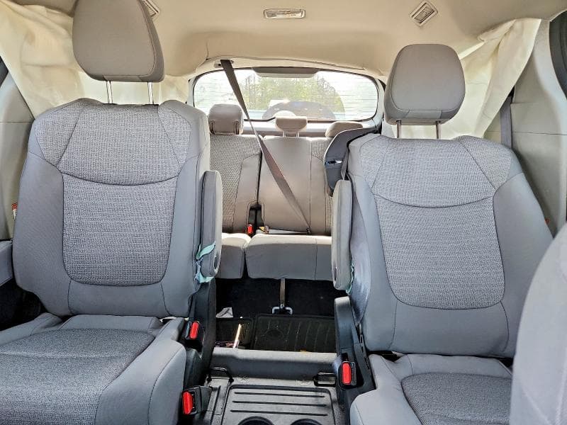 2022 TOYOTA SIENNA LE 10