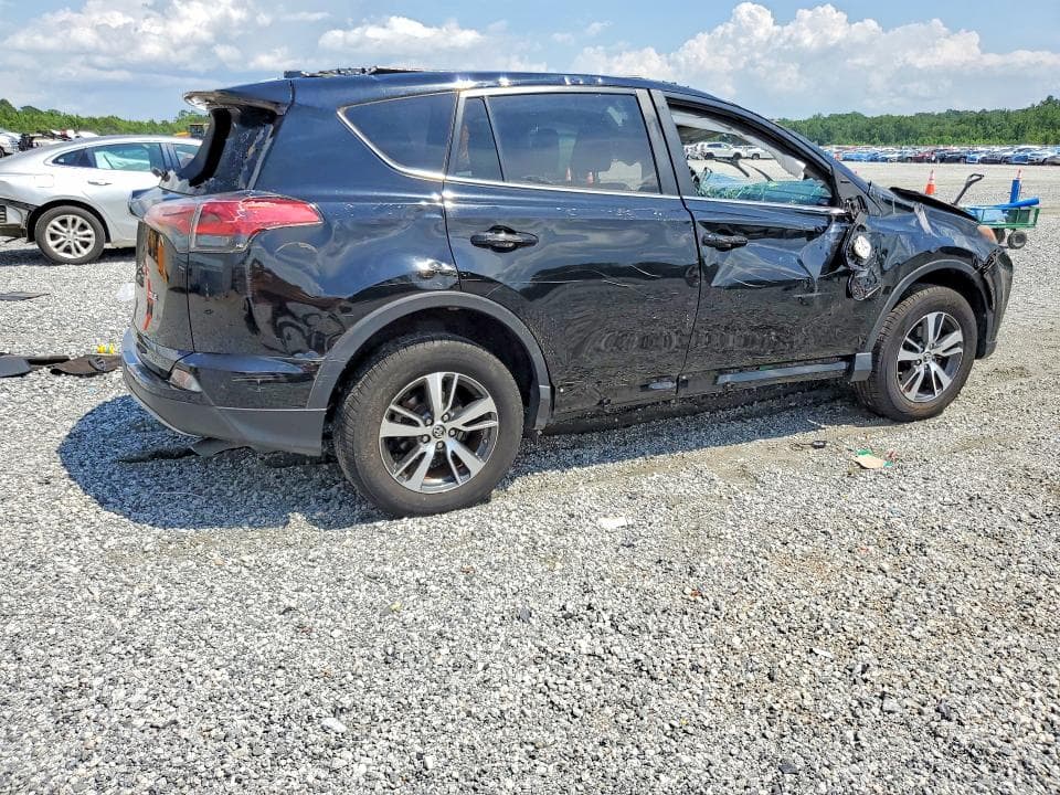 2018 TOYOTA RAV4 XLE 3