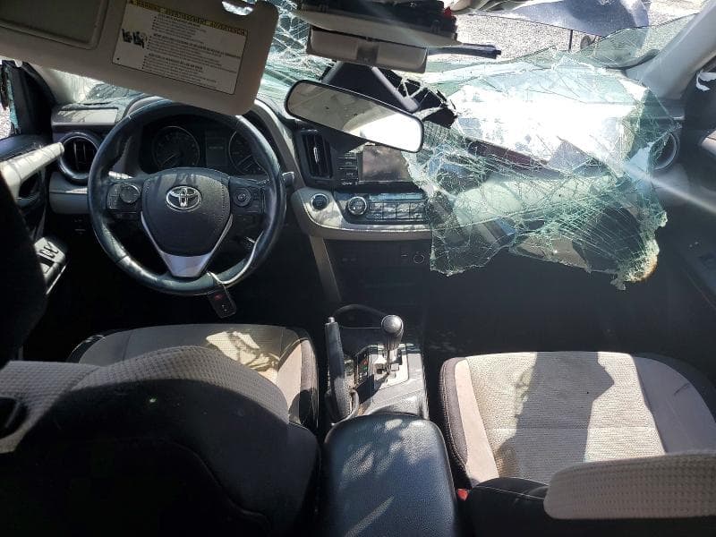 2018 TOYOTA RAV4 XLE 8