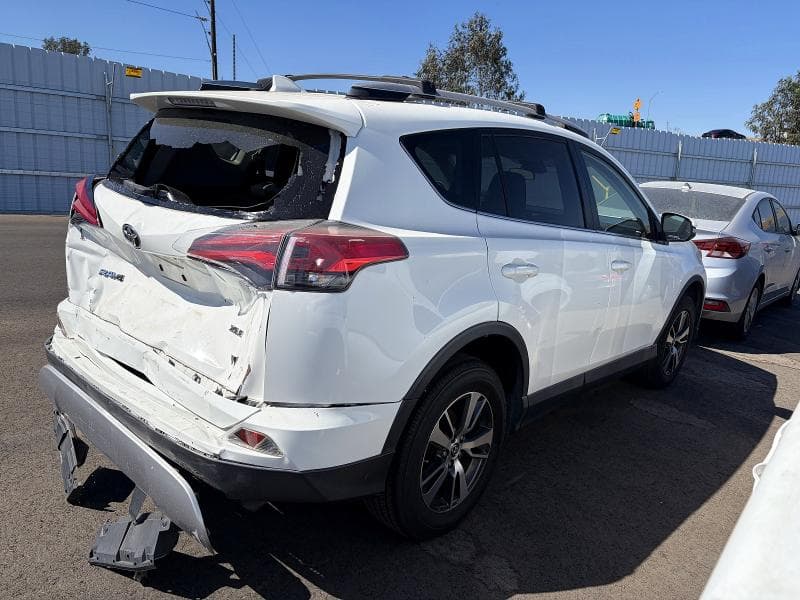 2018 TOYOTA RAV4 XLE 3