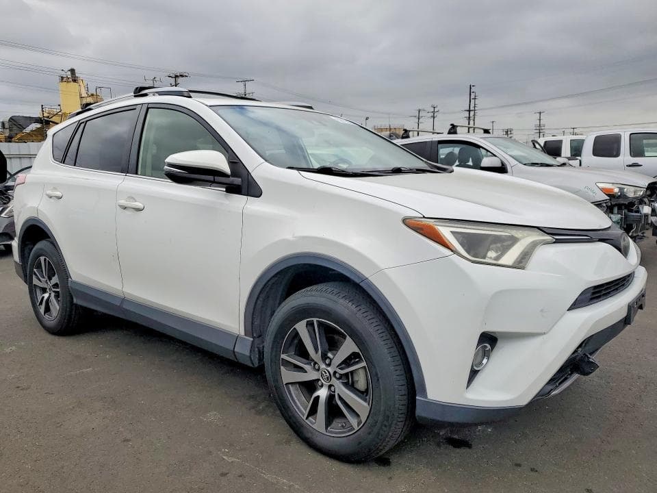 2018 TOYOTA RAV4 XLE 4