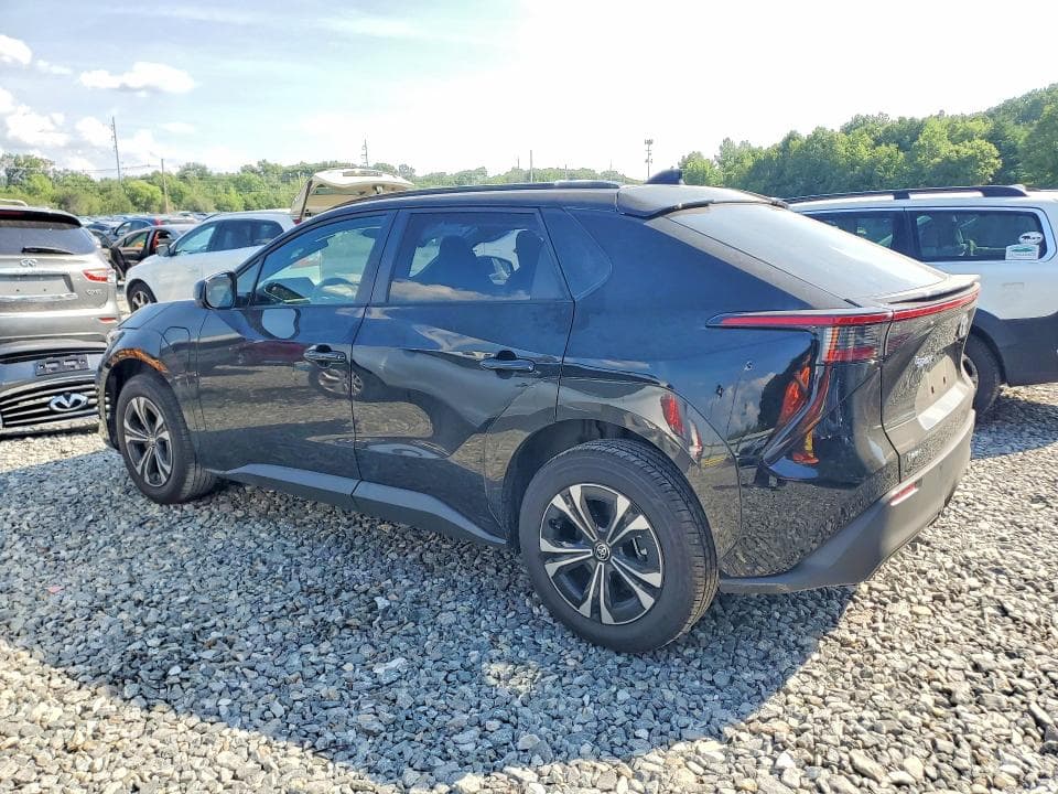 2025 TOYOTA BZ4X XLE 2