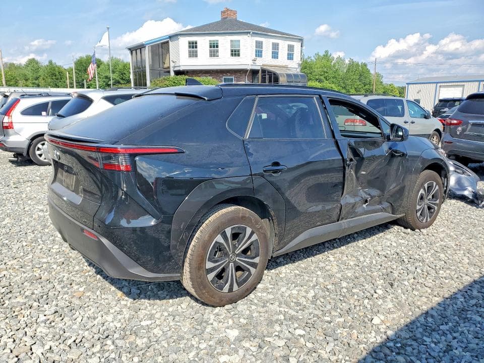 2025 TOYOTA BZ4X XLE 3