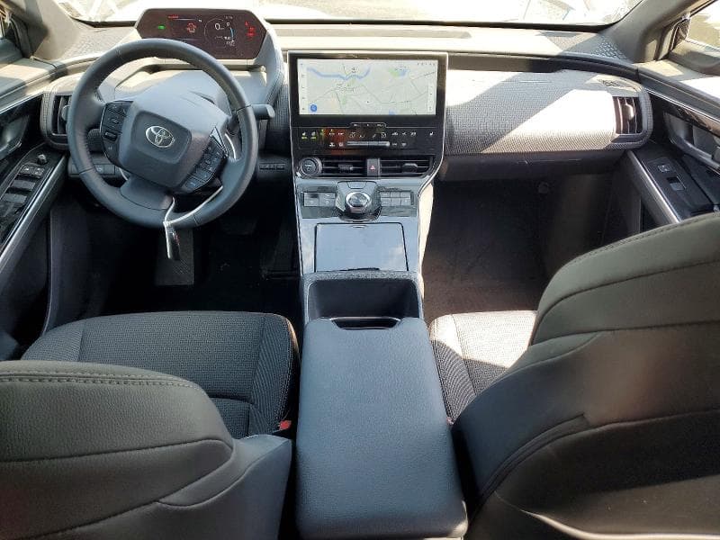 2025 TOYOTA BZ4X XLE 8