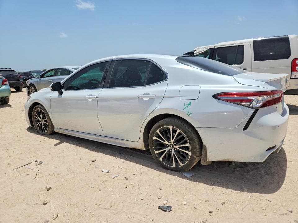 2018 TOYOTA CAMRY XSE 2