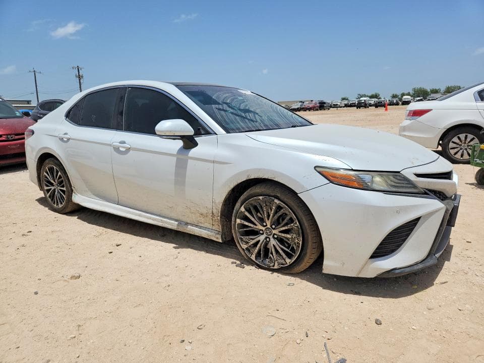 2018 TOYOTA CAMRY XSE 4