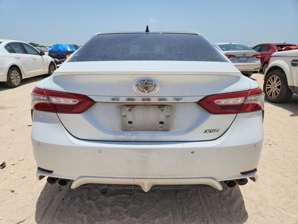 2018 TOYOTA CAMRY XSE 6