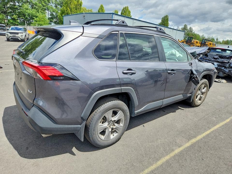 2025 TOYOTA RAV4 XLE 3