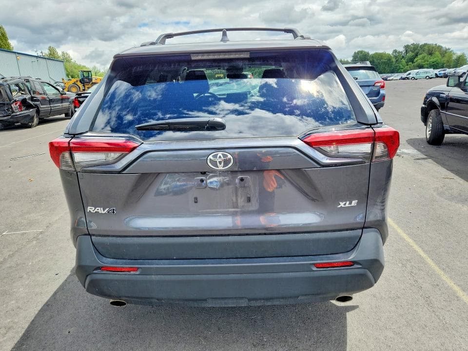 2025 TOYOTA RAV4 XLE 6