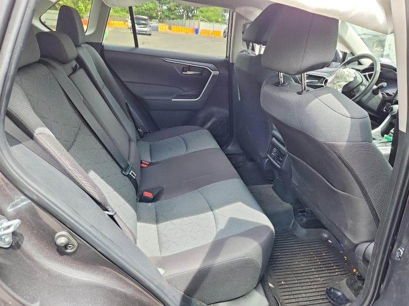 2025 TOYOTA RAV4 XLE 10