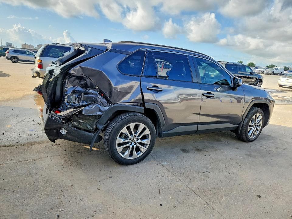 2023 TOYOTA RAV4 XLE PREMIUM 3