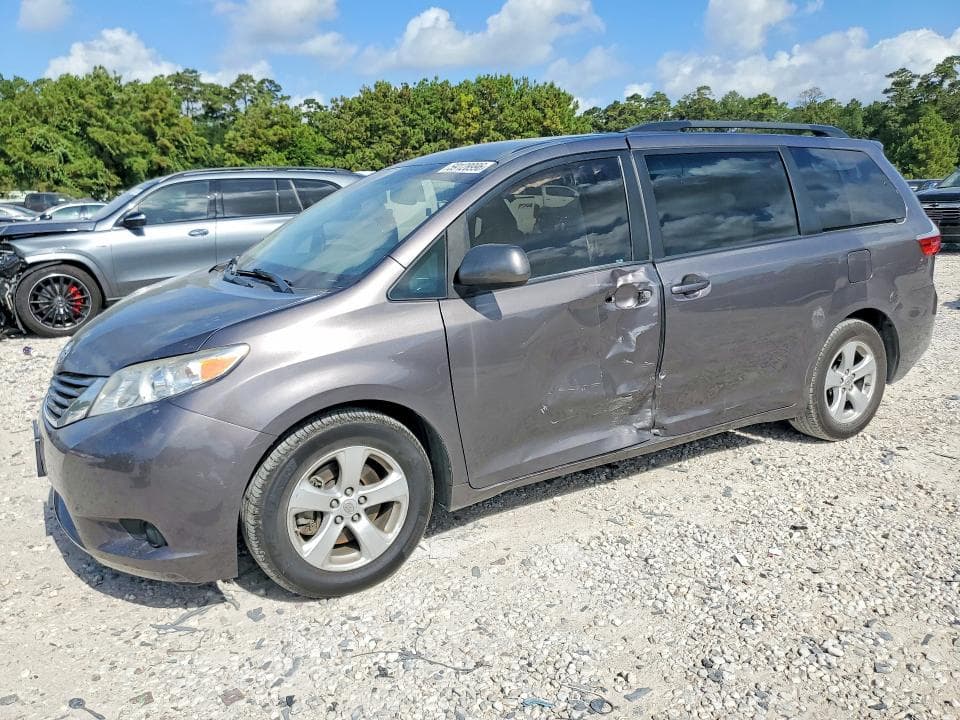 2017 TOYOTA SIENNA LE LE - 1