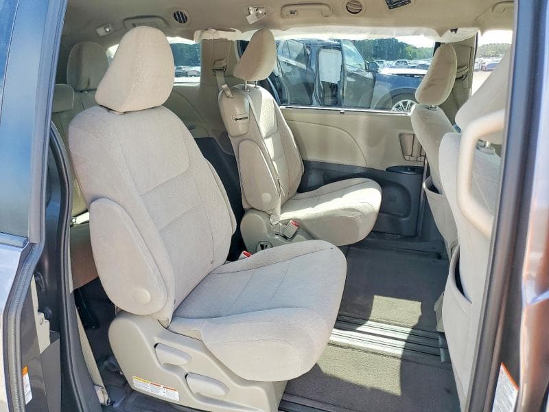 2017 TOYOTA SIENNA LE LE 11