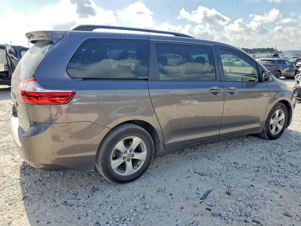 2017 TOYOTA SIENNA LE LE 3