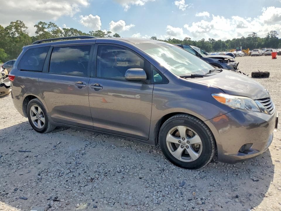 2017 TOYOTA SIENNA LE LE 4
